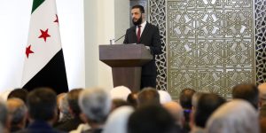 m colorida mostra o novo presidente da Síria - Metrópoles