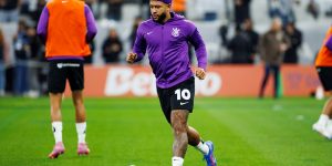 Memphis Depay se defende de polêmicas no Corinthians