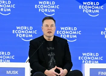 O Futuro de Elon Musk: Cidade na Lua ou Terra em Crise?