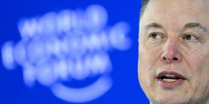 Elon Musk mira a Lua enquanto enfrenta mudanças na xAI