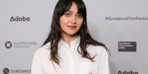 Ariela Barer assume papel em 'Deep Cuts' da A24 após polêmica