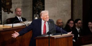 A Longa E Irrelevante Discurso de Donald Trump