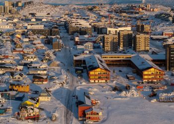 Autoridades dos EUA reforçam diálogo em Copenhague para conter ameaças sobre a Groenlândia