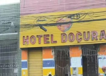 m colorida, Hotel Doçura, no bairro da Calçada