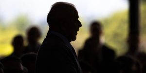 Governo Lula propõe aplicar Enem para estrangeiros e gera reação entre estudantes