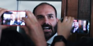 Eduardo Bolsonaro se torna réu em investigação do STF por coação