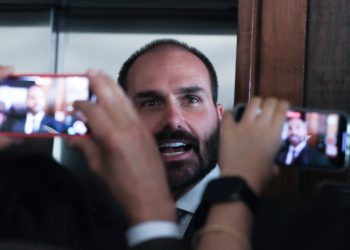 Eduardo Bolsonaro se torna réu em investigação do STF por coação