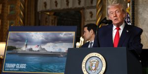 Novo navio da Marinha dos EUA leva nome de Trump
