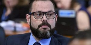 Ex-diarista do gabinete de Seif recebe salário superior ao de 8 governadores