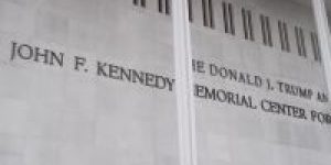 Juiz-dos-EUA-determina-a-retirada-do-nome-de-Trump-do-Kennedy-Center