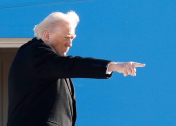 Vídeo mostra Trump ofendendo trabalhador da Ford durante visita