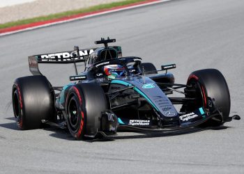 Mercedes estabelece novo recorde de volta nos testes da F1 em Barcelona