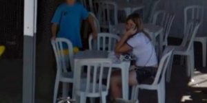 Mãe de Marília Mendonça reflete sobre imagem da filha em bar: 'Era feliz e nem sabia'