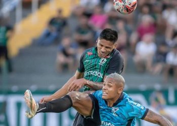 Azuriz vence Maringá e complica situação do técnico no Paranaense