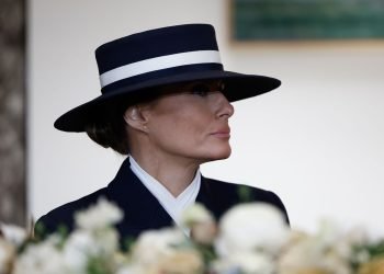 Melania-Trump-look-da-posse-GettyImages-2194958908.jpg