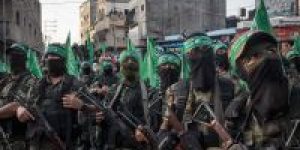 Membros-do-Hamas-sao-vistos-durante-uma-demonstracao-militar-na-Cidade-de-Gaza-e1760876535143