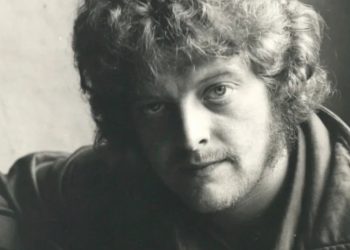 m em preto e branco do guitarrista Mick Abrahams