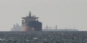 Navios-de-carga-no-Golfo-perto-do-Estreito-de-Ormuz