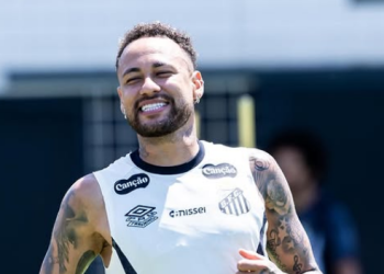 Neymar explica curtida acidental em foto de modelo francesa que viralizou