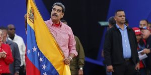 Maduro canta "Imagine" em apelo pela paz aos EUA