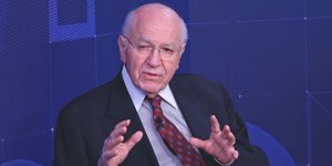 Impacto da queda da classe média no populismo segundo José Pastore