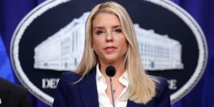 Problemas na liberação de documentos sobre Epstein revelados por Massie