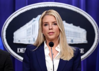 Problemas na liberação de documentos sobre Epstein revelados por Massie