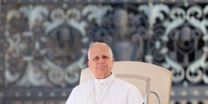 m colorida de papa Leão XIV