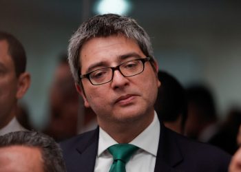 Candidatura de Flávio Bolsonaro provoca comparações com Lula e ex-presidente