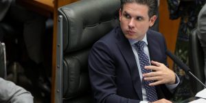 Motta ouve oposição e analisa pautas de interesse político