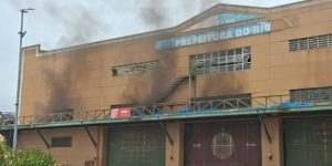 Incêndio atinge barracão da Grande Rio antes do Carnaval