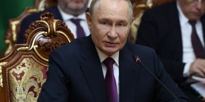 Avanço militar russo: controle sobre duas cidades na Ucrânia