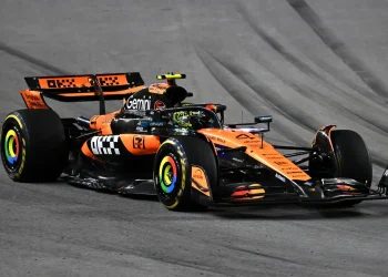 Carro de F1 da McLaren 2026 é vendido por US$ 11,4 milhões antes de defender título