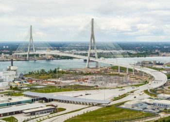 Trump ameaça bloquear abertura de nova ponte entre Detroit e Canadá