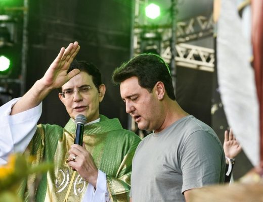 Ratinho Junior recebe apoio espiritual para candidatura presidencial