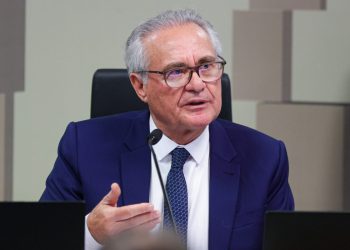 Renan critica Lira e sugere que permaneça na Câmara
