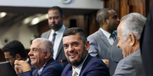 Alerj decide sobre prisão de Bacellar e sessão é tumultuada