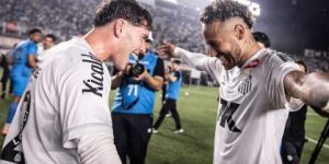 Jogadores do Santos comemoram vitória em clássico
