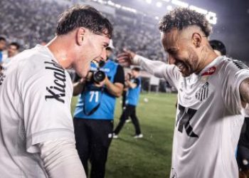 Jogadores do Santos comemoram vitória em clássico