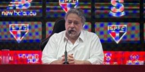 Casares durante coletiva  • Reprodução