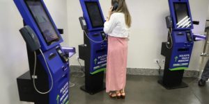 Emissão de Carteira de Identidade leva 11 minutos no Poupatempo