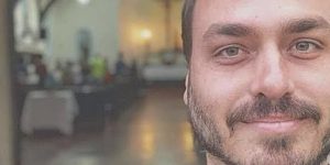 Carlos Bolsonaro parabeniza Lucas Pinheiro pela medalha de ouro