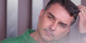 Reunião de Flávio Bolsonaro com líderes do Centrão é esvaziada