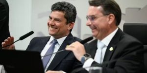 Foto: Sergio Moro e Flavio Bolsonaro (Foto: Andressa Anholete/Agência Senado)