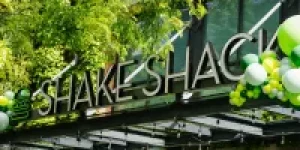 ShakeShack_Exterior_BellevueSquare.jpg-e1791412990392