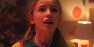 m colorida de Nell Fisher como Holly Wheeler em Stranger Things