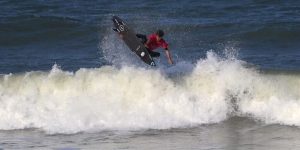 Kauã Carvalho em ação em Guaratuba: surf no Paraná (Crédito: Divulgação/Andressa Carvalho)