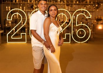 Thiago Silva surpreende esposa com iate de quase R$ 6 milhões