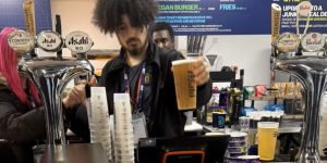 Funcionário demitido por usar camisa do rival no Manchester City