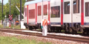Trem-colide-com-onibus-escolar-em-Buggenhout-na-Belgica